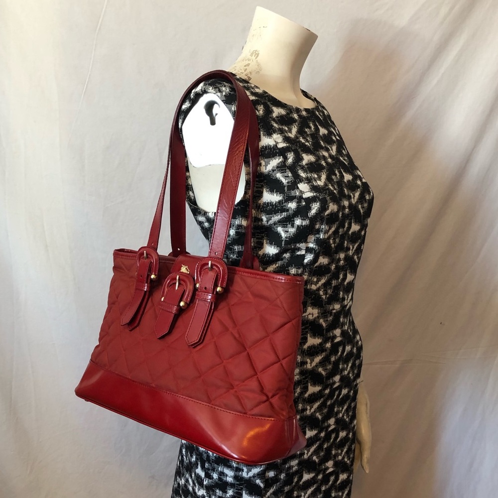 Auth Burberry quilted shoulder buckle bag